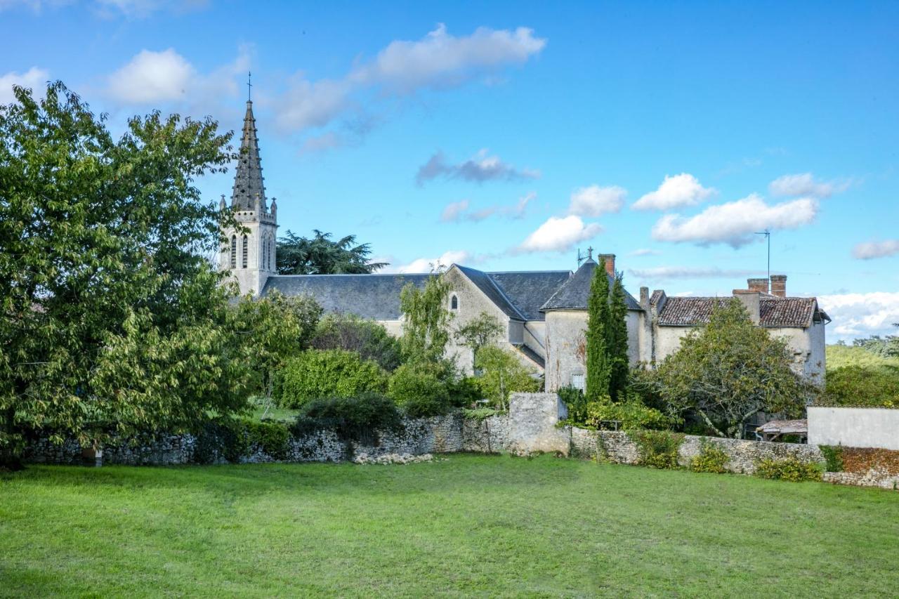 14Th Century Priory In Pressigny Acomodação com café da manhã Pressigny  Exterior foto